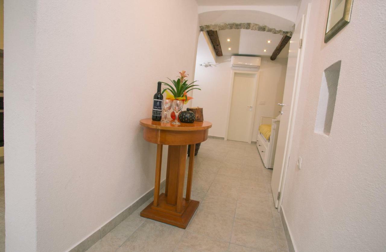 Apartment Sunce Kaštela Esterno foto